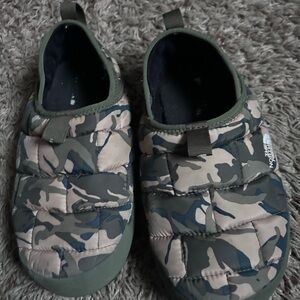 The North Face Kids Thermoball slippers
